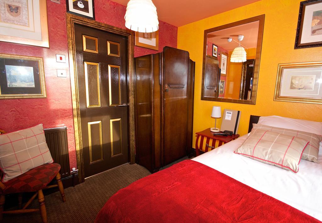 Fifteens Of Chester Room photo